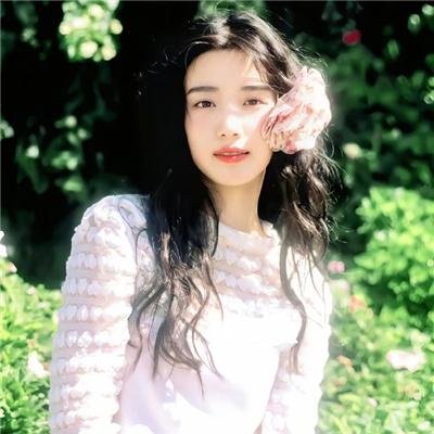 九顶假发的女孩